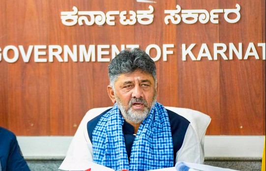 कर्नाटक CM की कुर्सी पर शिवकुमार! लेकिन चुनौतियां बेशुमार, इस बार भी अवसर में बदल पाएंगे?