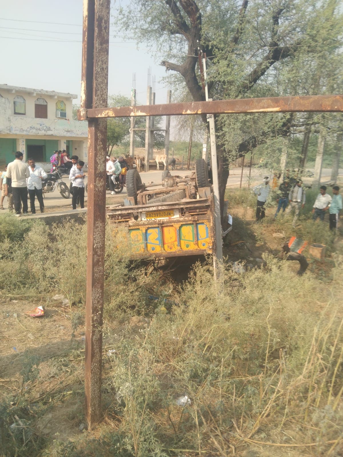 Bhind Road Accident Dandraua Dham: पिकअप पलटा हुआ