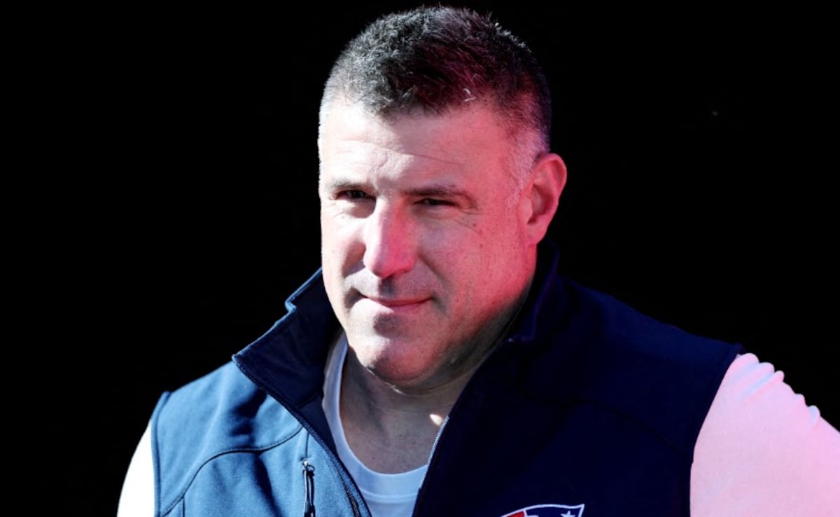 Los Angeles Chargers Take Subtle Shot At Mike Vrabel Amid Dianna Russini Buzz In Viral Halo