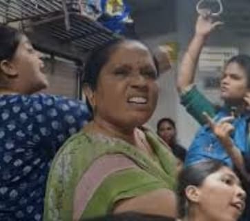 Badlapur News: मुंबई लोकलमध्ये महिलांच्या डब्यात पुरुष शिरल्यास काय करायचं? खासदारांचा RPF ला बेधडक सल्ला