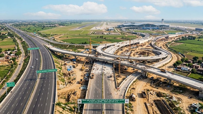 Noida Airport को लेकर गुड न्&zwj;यूज! दिल्ली-मुंबई एक्सप्रेसवे से जल्&zwj;द होगी सीधी एंट्री, टर्मिनल तक जाएगी गाड़ी, जून में खुल जाएगा इंटरचेंज