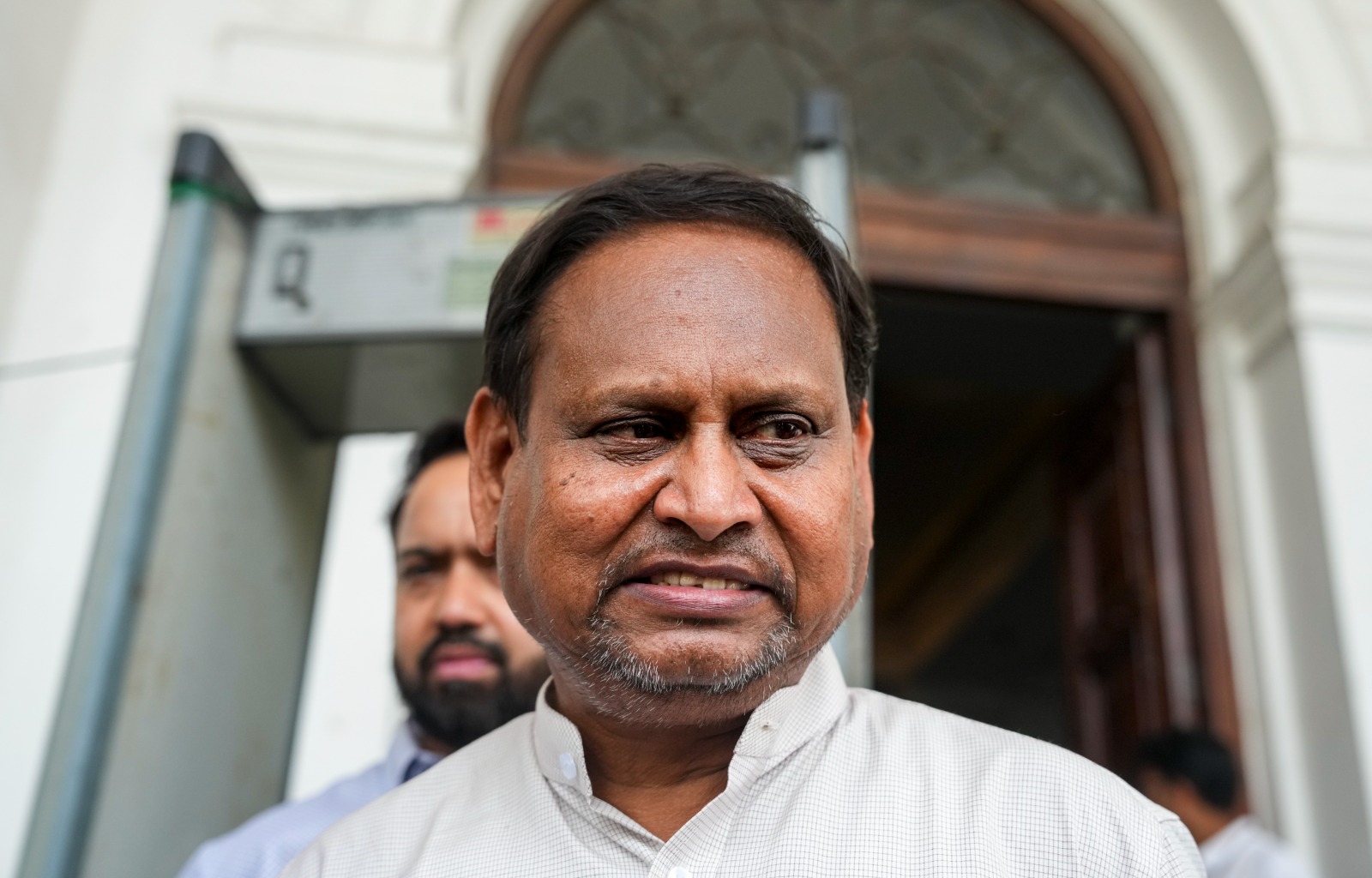 बकरीद पर कुर्बानी होकर रहेगी, गाय, बकरे और ऊंट सबकी होगी- हुमायूं कबीर