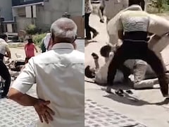 पति-पत्नी के विवाद में सड़क पर हाई-वॉल्टेज ड्रामा, पुलिस के सामने एक-दूसरे पर बरसाए मुक्के