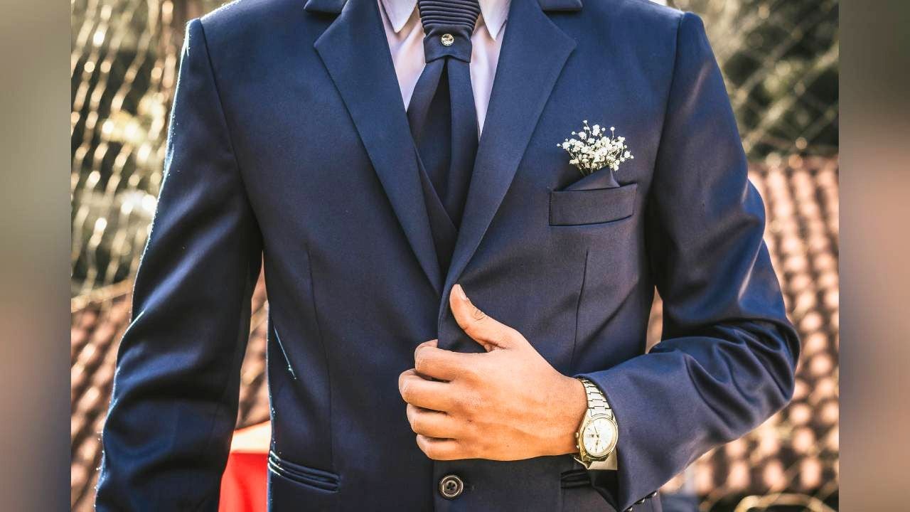 ऑफिस से लेकर पार्टीज तक के लिए परफेक्ट हैं ये बेस्ट-सेलिंग Men's Suits और Blazers, 40% तक की छूट में खरीदें
