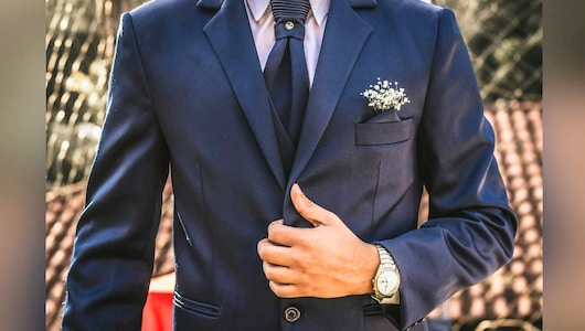 ऑफिस से लेकर पार्टीज तक के लिए परफेक्ट हैं ये बेस्ट-सेलिंग Men's Suits और Blazers, 40% तक की छूट में खरीदें