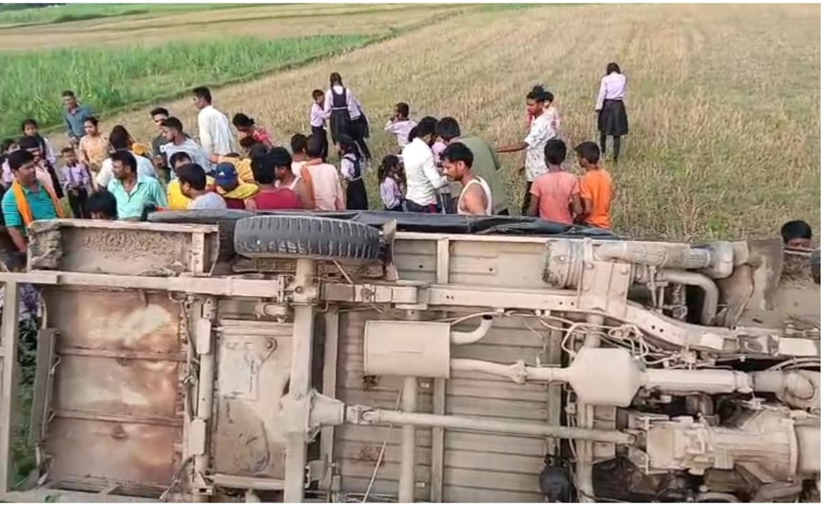 Bihar Accident: स्कूल वैन पटलने के बाद बच्चों को तड़पता छोड़ भागा ड्राइवर, 10 की हालत गंभीर; बड़े अस्पताल रेफर