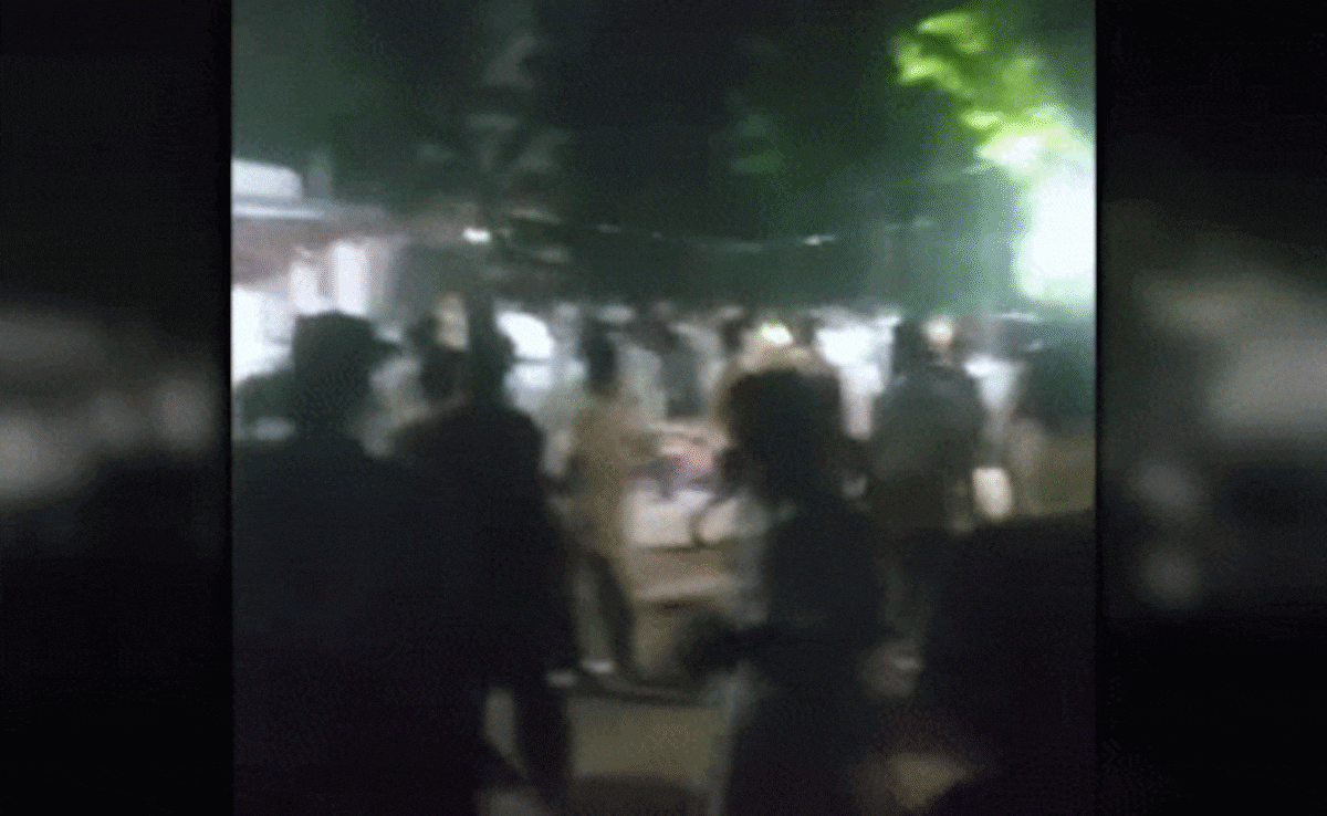 बंगाल में लाउडस्पीकर पर बवाल, आसनसोल में भीड़ ने पुलिस चौकी पर हमला बोला, पुलिस ने आंसू गैस के गोले दागे — WellsTrack