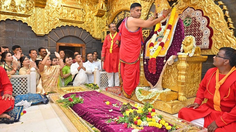 Shirdi News: साईबाबांना 1 कोटींचा सुवर्ण मुकूट अर्पण, 'या' साईभक्ताची शिर्डीसह देशभरात रंगलीय चर्चा