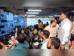कोलकाता में 'स्ट्रॉन्ग रूम' वाले इलाकों में जमावड़ा पर बैन, TMC-BJP कार्यकर्ताओं की झड़प के बाद EC का बड़ा फैसला