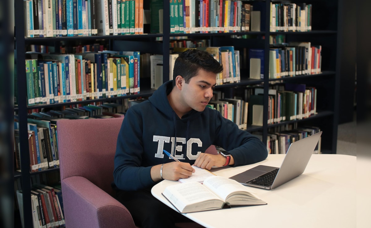BA Maths (Hons), BCom Maths (Hons) या BSc Maths (Hons): कौन सा कोर्स करें