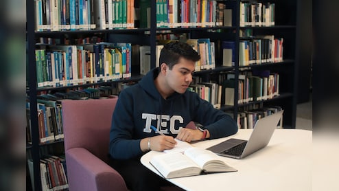 BA Maths (Hons), BCom Maths (Hons) या BSc Maths (Hons): कौन सा कोर्स करें