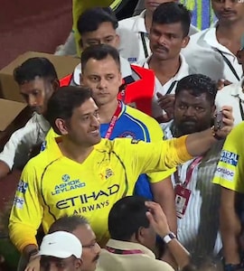 MS Dhoni Has Special Reunion With Suresh Raina, Takes Selfies Amid Chatter Over Last IPL Match