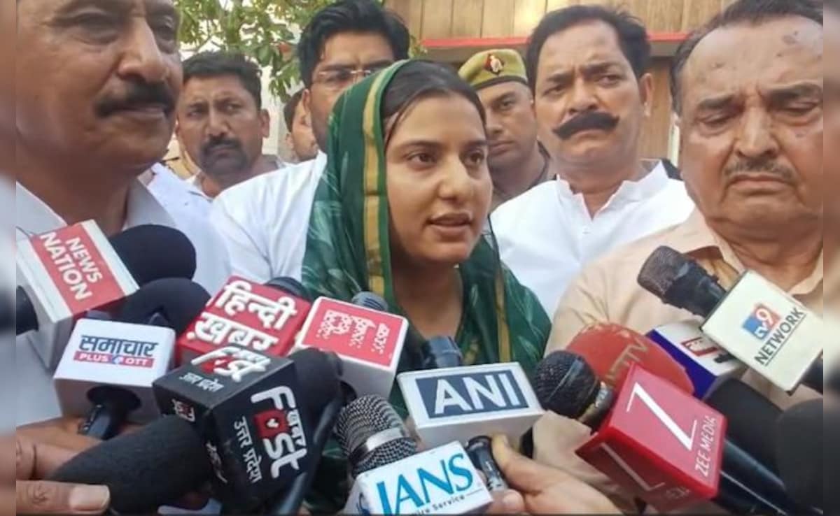 'गोली मार दोगे, फांसी चढ़ा दोगे, चढ़ा दो...' सपा सांसद इकरा हसन ने गुस्से में एसपी से कहा — WellsTrack