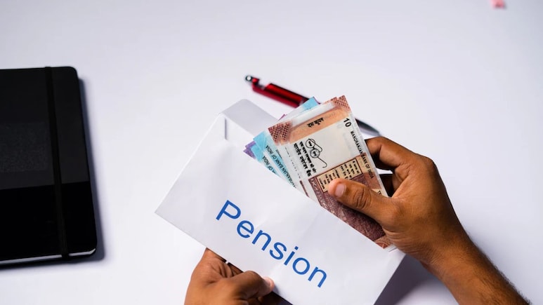 EPFO Alert: कहीं आपकी सैलरी से तो नहीं कट रहा ज्यादा पैसा? तुरंत चेक करें अपनी पीएफ पासबुक