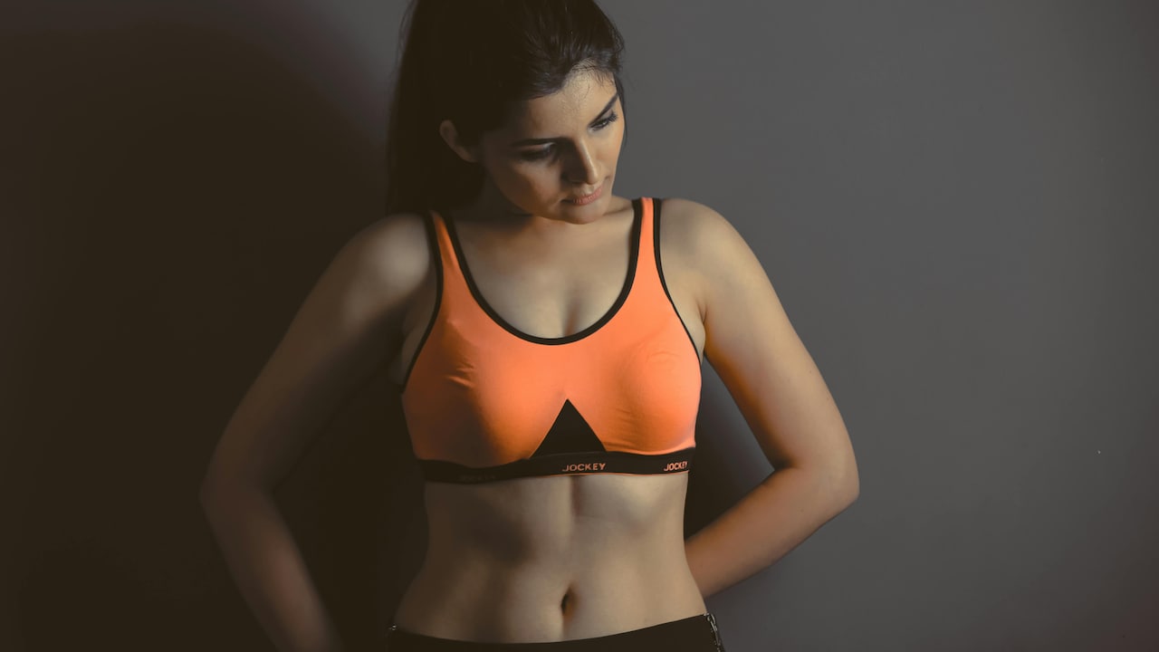 Why White Sports Bras Turn Grey Faster: Fabric Blend That Lasts Longer Why White Sports Bras Turn Grey Faster: Fabric Blend That Lasts Longer
