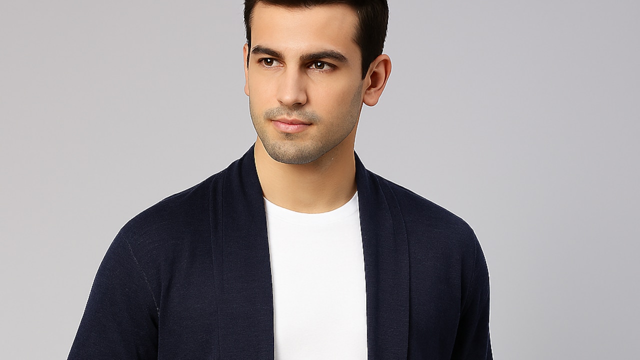 Light layers sharp style: Summer shrugs that elevate everyday looks