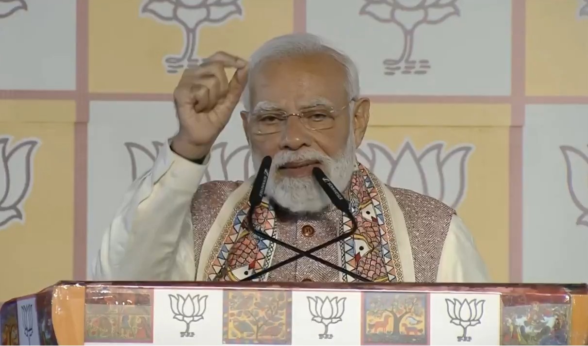 बंगाल में ढहता ममता का किला, पीएम मोदी की बिहार चुनाव की भविष्यवाणी होती दिख रही सच