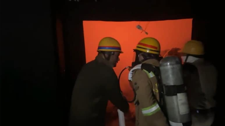 Pacific Mall Fire: गाजियाबाद के पैसिफिक मॉल में भीषण आग, सिनेमाघर के प्रोजेक्टर रूम से उठा धुआं, मची अफरा-तफरी