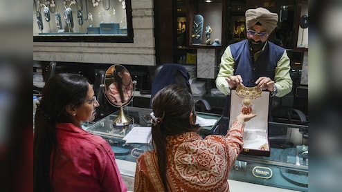 Silver Prices Plunge By Rs 21,600, Gold Falls By Rs 3,200 Amid Global Selloff