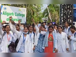 अलीगढ़: नर्सिंग कॉलेज में ANM छात्राओं का हंगामा, कहा- भविष्य के साथ खिलवाड़ हो रहा