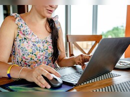 Work From Home: काम करने बैठें तो डेस्&zwj;क पर होनी चाहिए ये चीजें, वरना बार-बार उठना पड़ता है