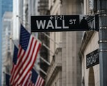 S&P 500, Dow Remain Volatile Amid Talks Of Iran Oil Waiver, Nasdaq Flat