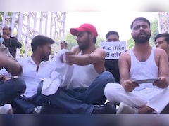 लखनऊ यूनिवर्सिटी में फीस बढ़ोतरी का विरोध कर रहे 5 छात्र सस्पेंड, 8 पर मुकदमा दर्ज