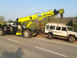 कोटा में बच्चों का एडमिशन करवाने जा रहे पेरेंट्स हादसे का शिकार, ड्राइवर को झपकी आई और पलट गई क्रूजर