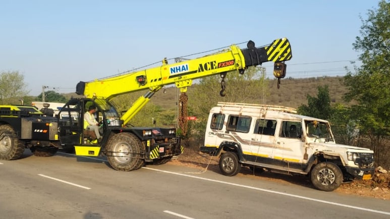 कोटा में बच्चों का एडमिशन करवाने जा रहे पेरेंट्स हादसे का शिकार, ड्राइवर को झपकी आई और पलट गई क्रूजर
