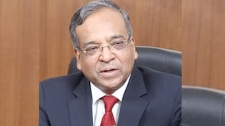 दिल्ली के हौज खास में दर्दनाक हादसा: AC ब्लास्ट के बाद घर में लगी आग, 80 वर्षीय रिटायर्ड IAS की मौत