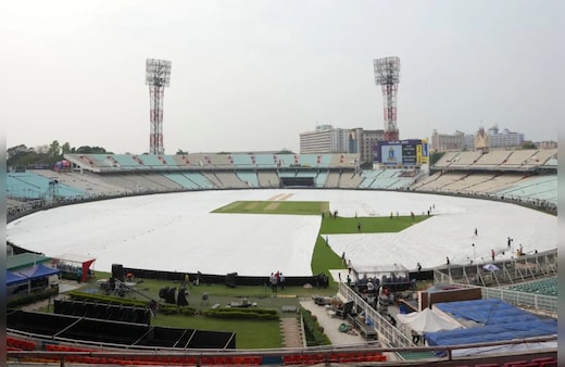 KKR vs MI LIVE Score, IPL 2026: इडेन गार्डेंस में हो रही है झमाझम बारिश, पूरे मैदान पर फैलाया गया कवर