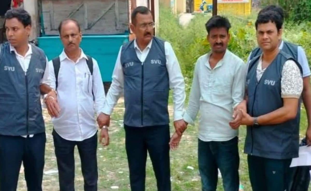 Bihar: राजस्व कर्मचारी ने की 20000 रुपये में रिश्वत की डील, 160000 रुपये रिश्वत लेते हुआ ट्रैप