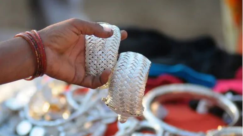 सरकार ने चांदी पर कसा शिकंजा, महंगी होगी या सस्ती, खरीदने से पहले जानें एक्सपर्ट की राय