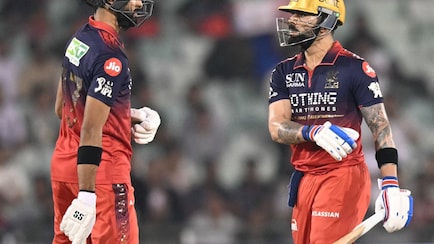 Virat Urges RCB Batter To Take Review, Celebrates After He's Proven Right