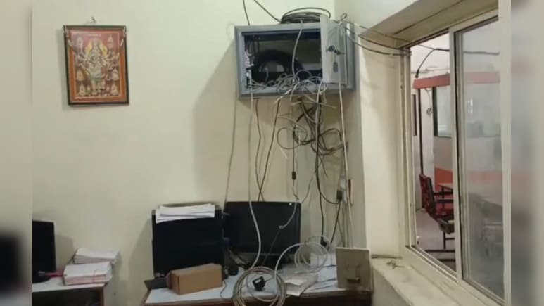 सहकारी बैंक में अजब-गजब की चोरी, 85 लाख रुपए छोड़कर डेटा उड़ा ले गए चोर&nbsp;