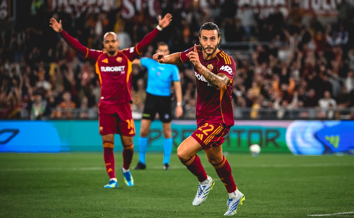 Roma Hammer Fiorentina To Remain In Champions League Hunt
