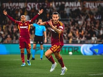 Roma Hammer Fiorentina To Remain In Champions League Hunt