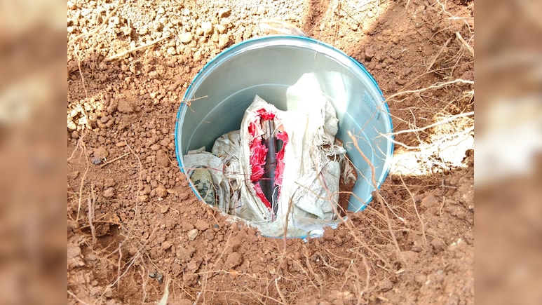 नक्सलवाद के खात्मे के बाद अब जंगल उगल रहे हैं हथियार और कैश, फिर मिले भारी मात्रा में IED बम