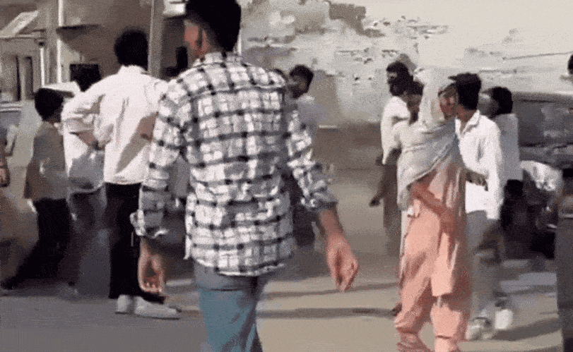 उत्तराखंड में बीच सड़क एक दूसरे पर टूट पड़े लोग, जमकर चले लात-घूंसे, वीडियो हो रहा वायरल