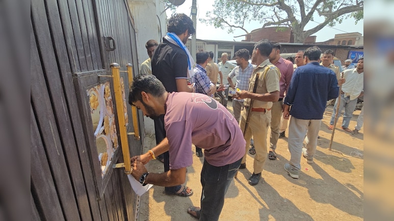 शादी के सीजन में मैरिज होम पर प्रशासन ने जड़ा ताला, सीज की कार्रवाई के बाद मचा हड़कंप