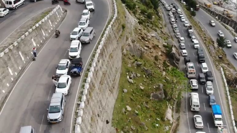 Massive Jams In Uttarakhand, Himachal As Tourists Escape Scorching Heat In North India | Watch Video