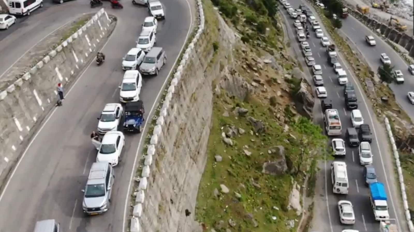 Massive Jams In Uttarakhand, Himachal As Tourists Escape Scorching Heat In North India