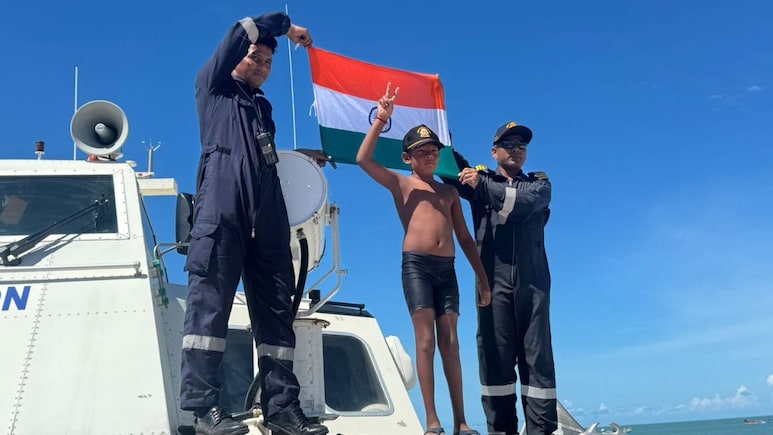 7 साल के नन्हे तैराक ने बनाया वर्ल्ड रिकॉर्ड, 9 घंटे 50 मिनट में 29 किलोमीटर तैर कर जीत लिया समंदर