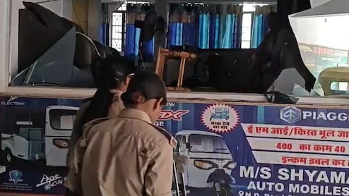 Bihar: पति की दूसरी शादी से भड़की पत्नी, ऑटो शोरूम में मचाया हाई-वोल्टेज ड्रामा, तोड़ीं टेबल-कुर्सियां