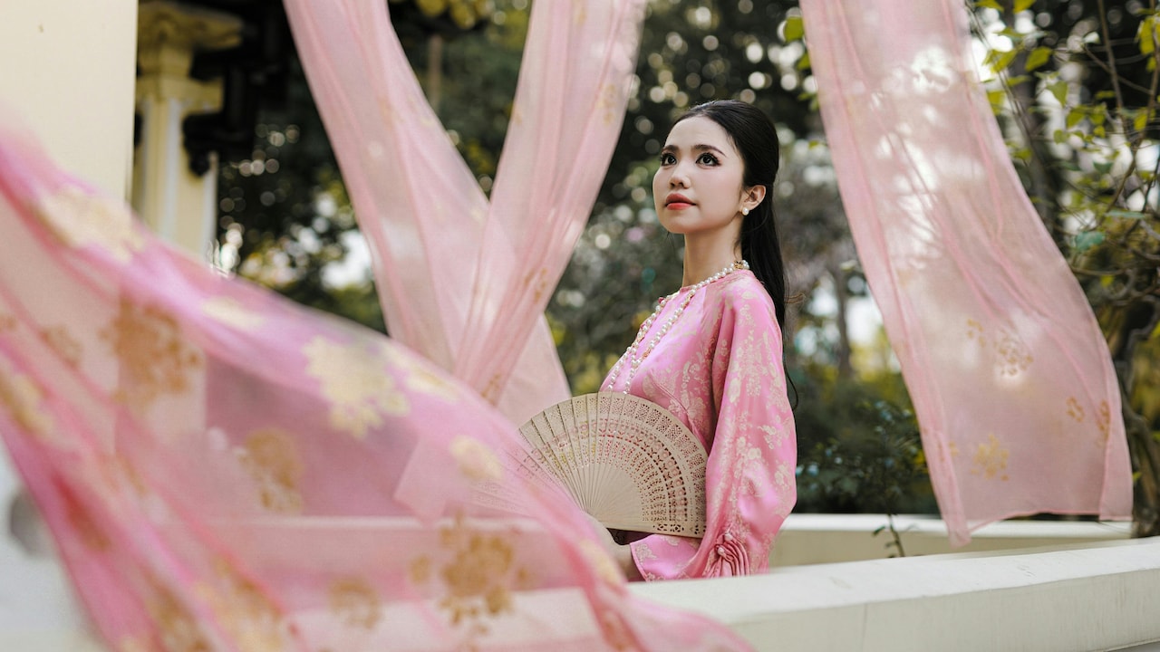 Stylish ethnic dresses that look stunning on various occasions Stylish ethnic dresses that look stunning on various occasions