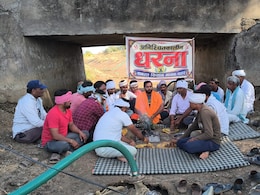 Harda News: किसानों ने सूखी नहर में किया हनुमान चालीसा का पाठ, यज्ञ में सूखी मूंग की आहुति दी, जानें क्यों &nbsp;&nbsp;