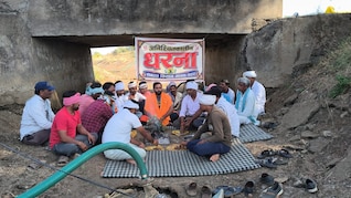 Harda News: किसानों ने सूखी नहर में किया हनुमान चालीसा का पाठ, यज्ञ में सूखी मूंग की आहुति दी, जानें क्यों