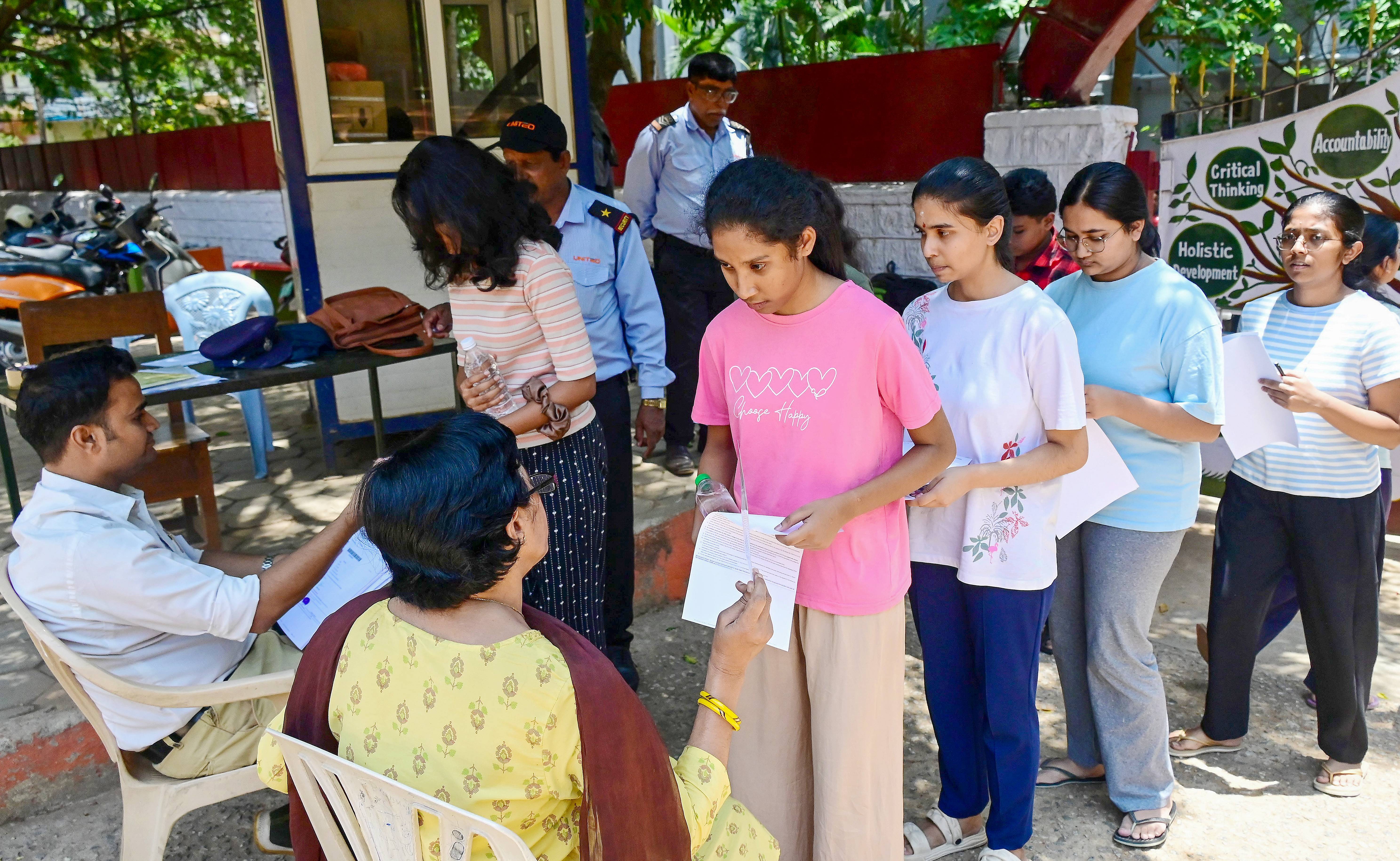 NEET पेपर लीक: नए कानून के बावजूद क्यों नहीं थमे पेपर लीक? जान लीजिए क्या है प्रावधान और सजा