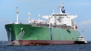 Indian LPG Tanker Safely Crosses Strait of Hormuz Amid War