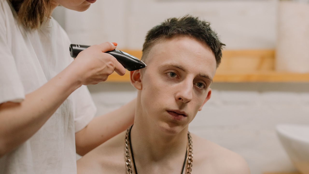 Cordless Trimmers Pulling Hair Instead Of Cutting Smoothly? Blade Maintenance Could Be The Issue Cordless Trimmers Pulling Hair Instead Of Cutting Smoothly? Blade Maintenance Could Be The Issue